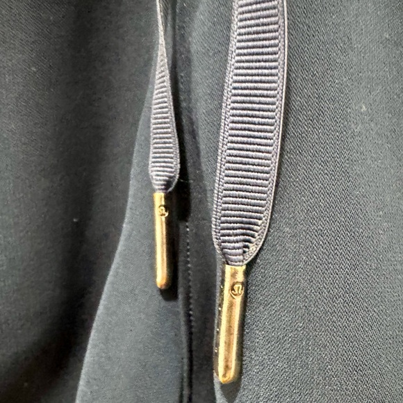 lululemon athletica On The Fly Shorts in Navy Blue - Picture 6 of 6